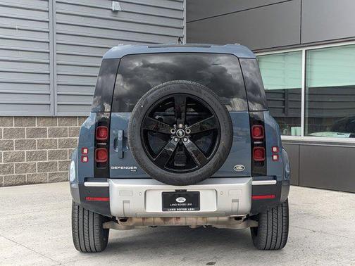 2022 Land Rover Defender 110 SE