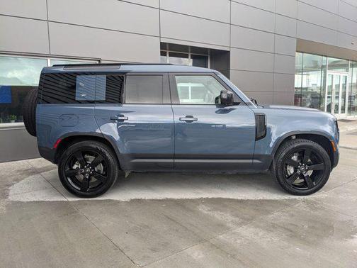 2022 Land Rover Defender 110 SE