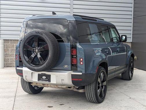 2022 Land Rover Defender 110 SE