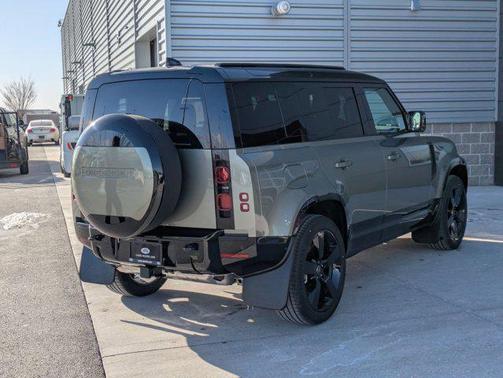 2025 Land Rover Defender 110 P400 X-Dynamic SE