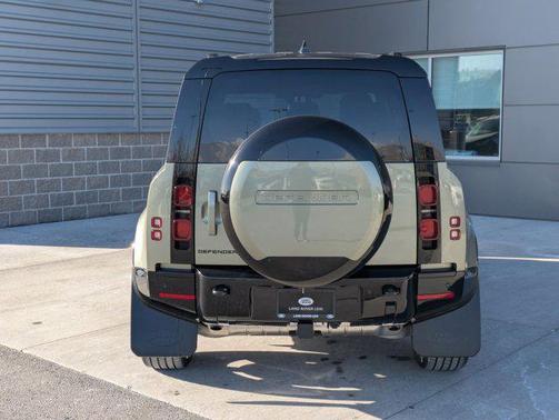 2025 Land Rover Defender 110 P400 X-Dynamic SE