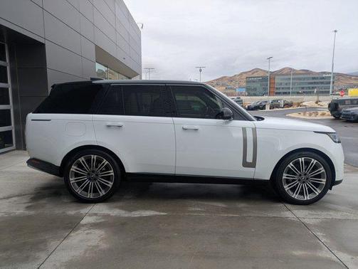 2023 Land Rover Range Rover P530 SE