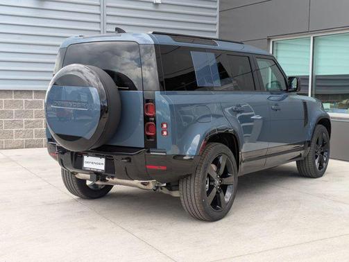 2025 Land Rover Defender 110 P400 X-Dynamic SE