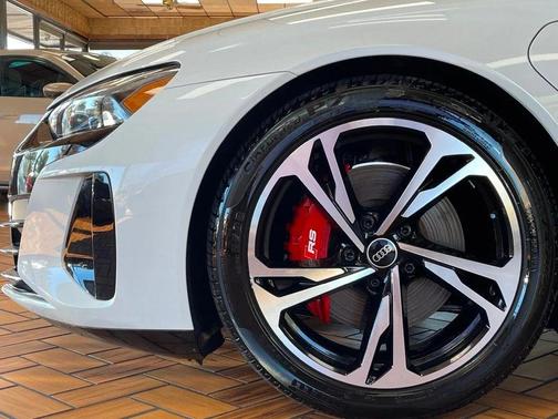 2023 Audi e-tron GT Premium Plus quattro