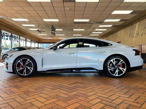 2023 Audi e-tron GT Premium Plus quattro