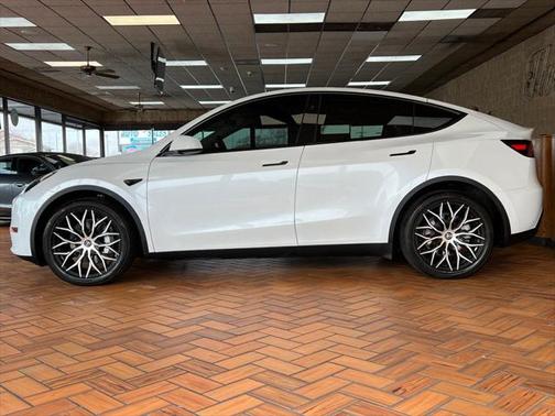 2023 Tesla Model Y Long Range AWD
