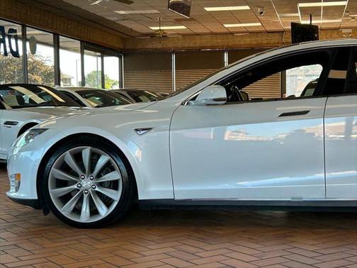 2015 Tesla Model S 85D