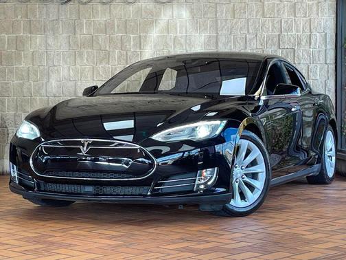 2016 Tesla Model S 70D
