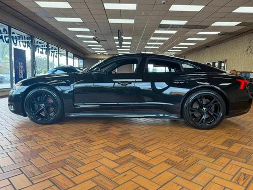 Mythos Black Metallic 2023 Audi e-tron GT Prestige quattro