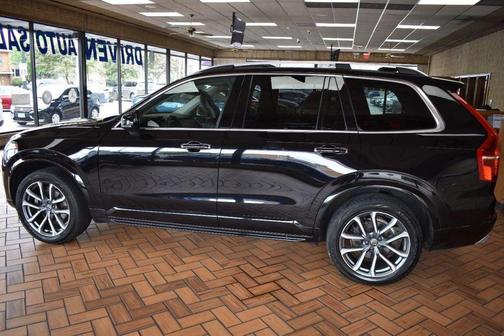 2017 Volvo XC90 T6 Momentum