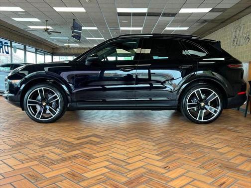 2023 Porsche Cayenne Base