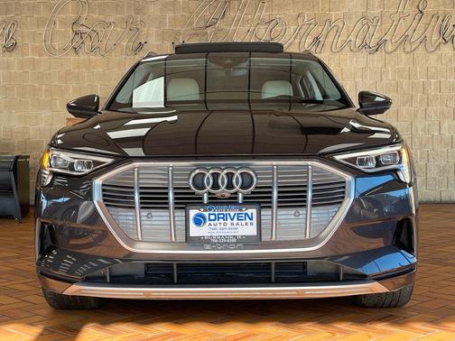 2019 Audi e-tron Premium Plus