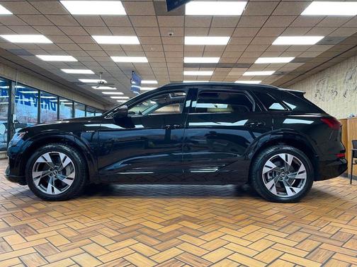 2021 Audi e-tron Premium