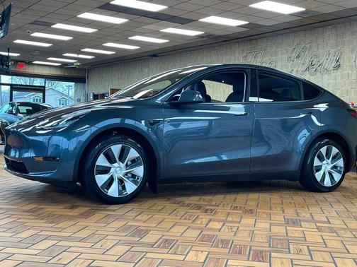 Midnight Silver Metallic 2022 Tesla Model Y Long Range AWD