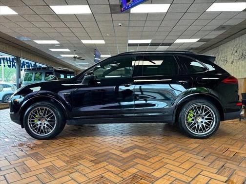 2017 Porsche Cayenne E-Hybrid S