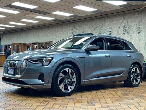 2021 Audi e-tron Premium Plus