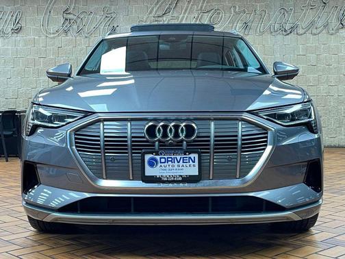2021 Audi e-tron Premium Plus