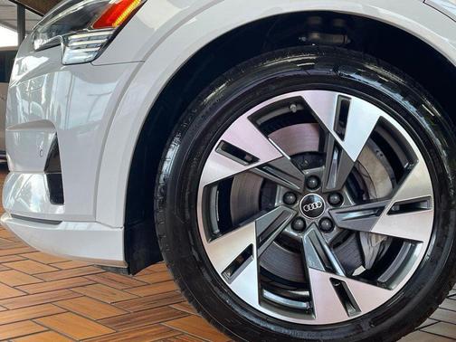 2022 Audi e-tron Premium