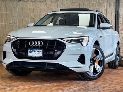 2022 Audi e-tron Premium Plus