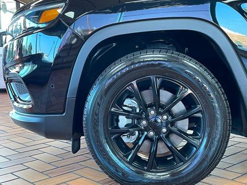 2023 Jeep Cherokee Altitude