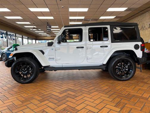 Bright White Clearcoat 2023 Jeep Wrangler 4xe Sahara