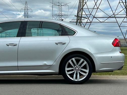 2016 Volkswagen Passat V6 SEL Premium