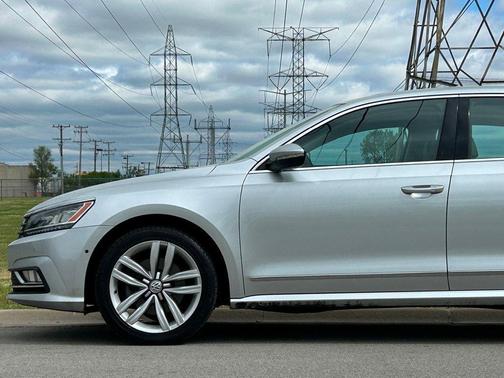 2016 Volkswagen Passat V6 SEL Premium
