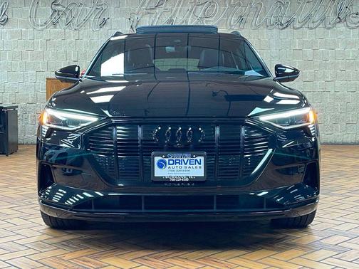 2022 Audi e-tron Premium Plus