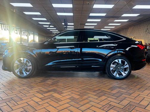 2022 Audi e-tron Sportback S line Premium