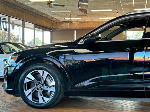 2022 Audi e-tron Premium