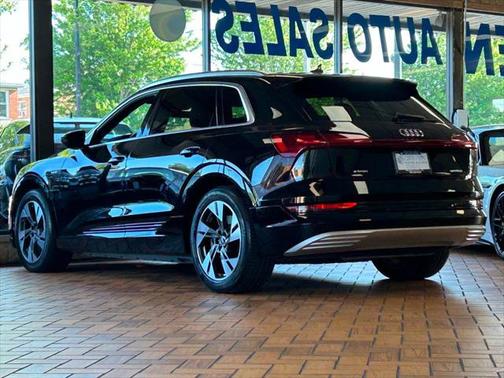 2022 Audi e-tron Premium