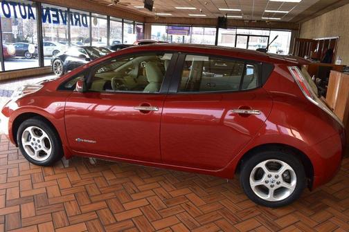 Photo 5 of 26 of 2012 Nissan Leaf SL