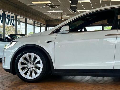 2018 Tesla Model X 75D AWD