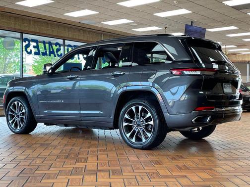 Baltic Gray Metallic Clearcoat 2023 Jeep Grand Cherokee 4xe Overland