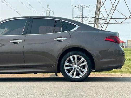 2017 INFINITI Q70 3.7 RWD