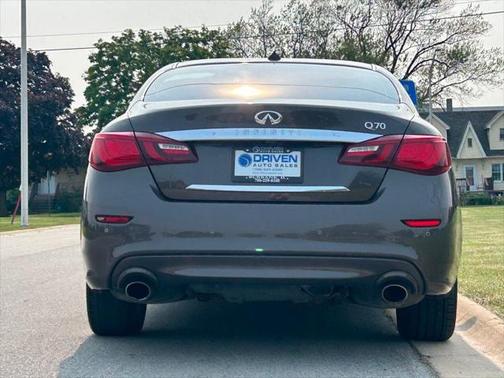 2017 INFINITI Q70 3.7 RWD