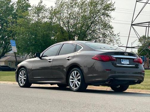 2017 INFINITI Q70 3.7 RWD