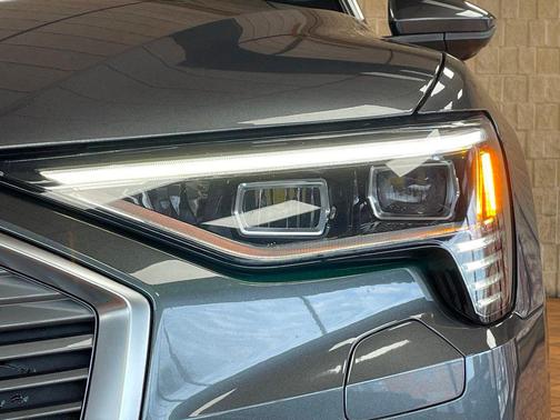 2019 Audi e-tron Prestige