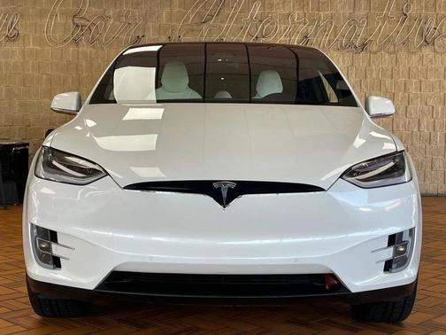 Pearl White Multi-Coat 2018 Tesla Model X 75D AWD