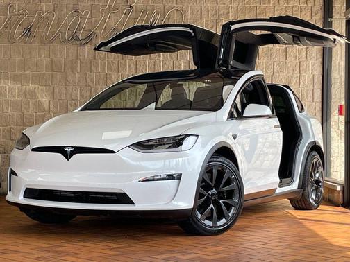 Pearl White Multi-Coat 2022 Tesla Model X Plaid AWD