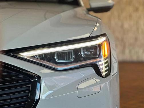 2021 Audi e-tron Premium