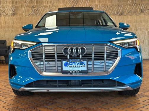 2019 Audi e-tron Prestige