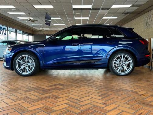 2021 Audi e-tron Prestige
