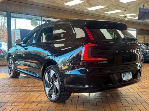 2025 Volvo EX90 Twin Motor Plus 7-Seater