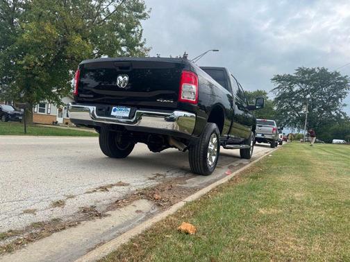 2024 RAM 2500 Big Horn 4x4 Crew Cab 6'4' Box