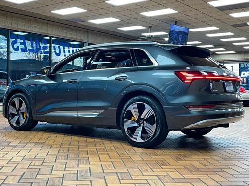 2019 Audi e-tron Premium Plus