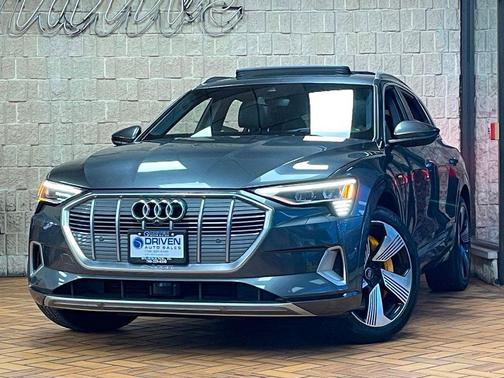 2019 Audi e-tron Premium Plus