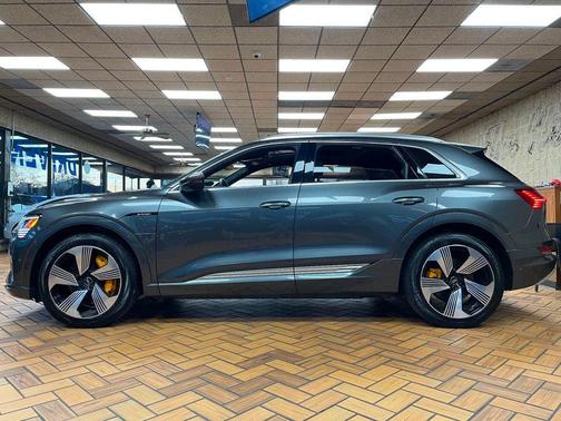 2019 Audi e-tron Premium Plus