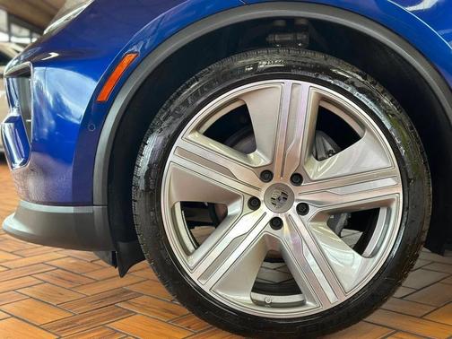 2024 Porsche Macan Electric 4 AWD