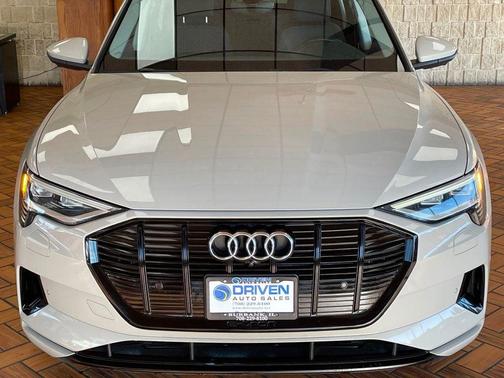 2021 Audi e-tron Premium Plus